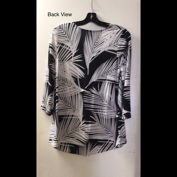 🌟DKR 3/4 Sleeve V-Neck Top - Picture 2 of 7